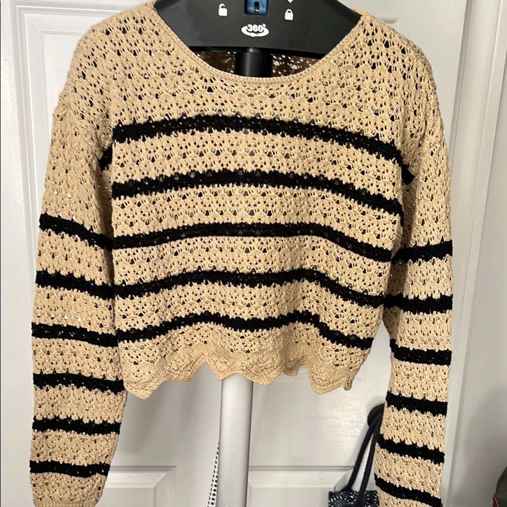 House of Harlow 1960 Cream and Black Knit Crew Neck Sweater